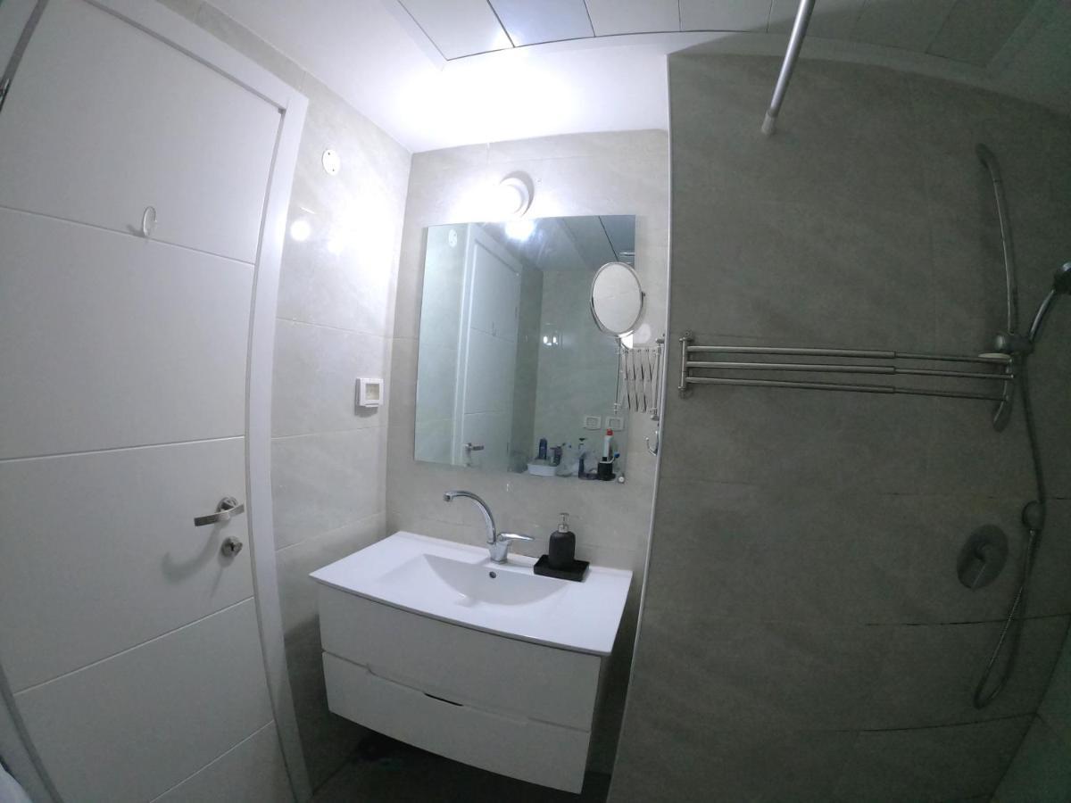 Beach Suite Israel- Best View, Gym, Massage Chair, Low Fee For Off-Site Indoor Pool Spa ביץ סוייט ישראל- נוף ים מאלף, כיסא מסאז, חדר כושר, אפשרות לבריכה מקורה, וספא בתשלום ממש מוזל Ашкелон Екстер'єр фото